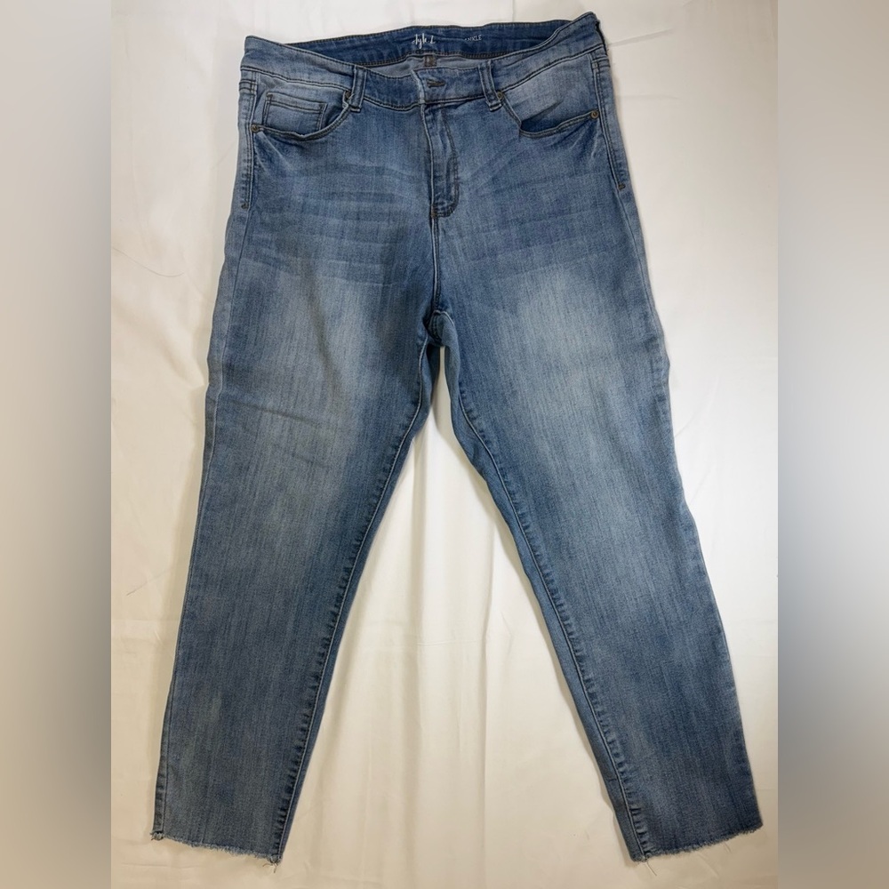 Classic Blue Women's Jeans Size 12. Ankle